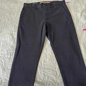 Banana Republic Lived In Chino 33 x 32 men’s pant NWT